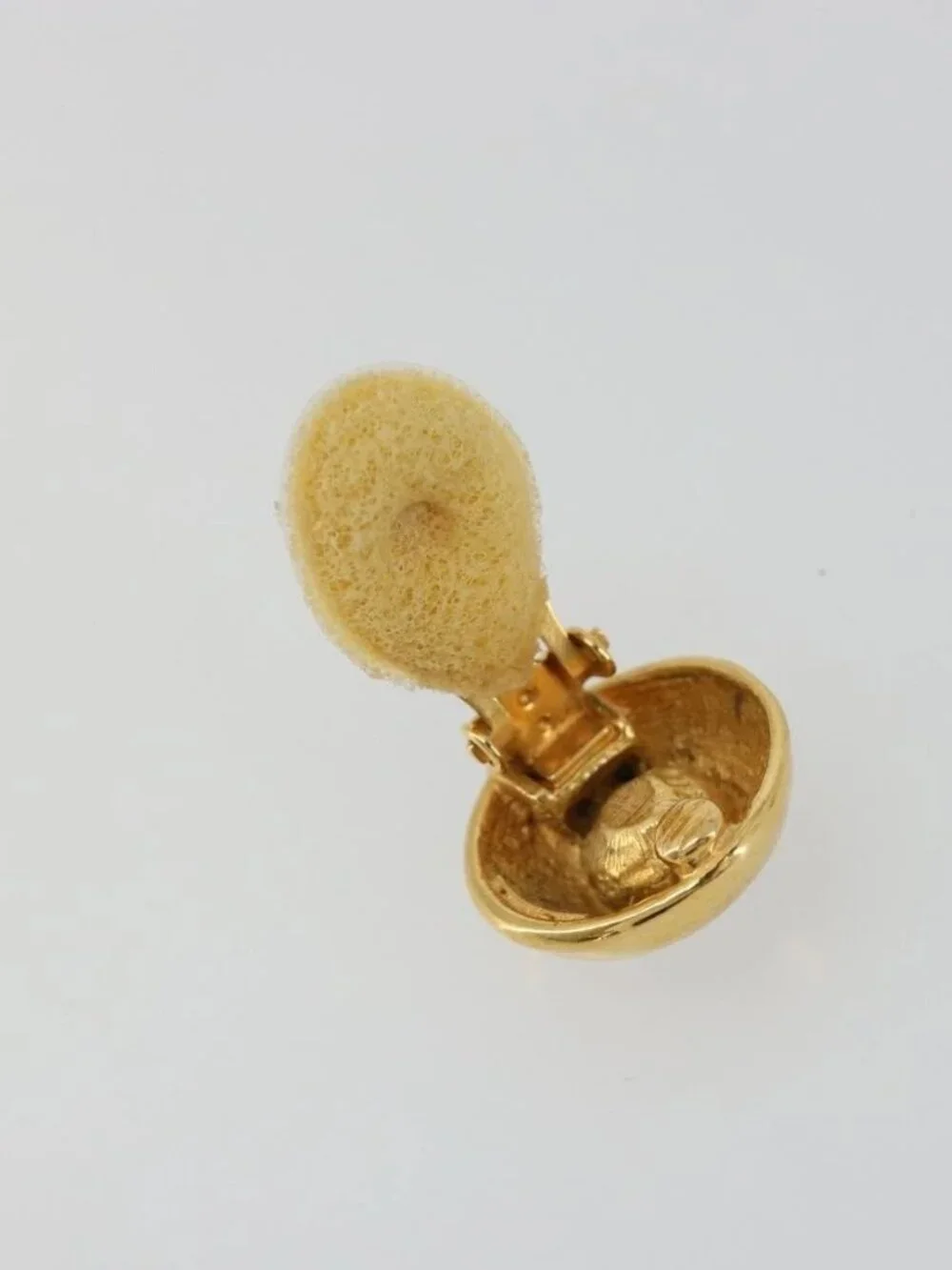 CHANEL brand	chanel color	gold